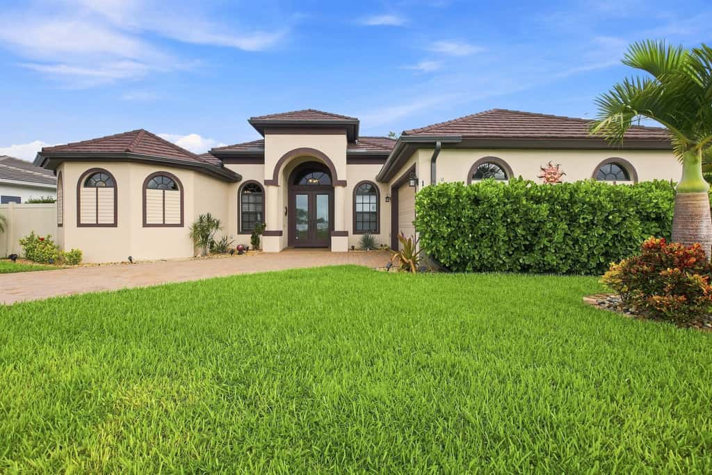 Dog-Friendly Canalfront Retreat with Heated Pool & Kayaks