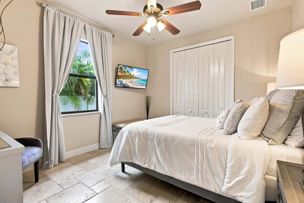 Dog-Friendly Canalfront Retreat with Heated Pool & Kayaks
