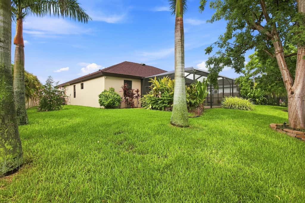 Dog-Friendly Canalfront Retreat with Heated Pool & Kayaks