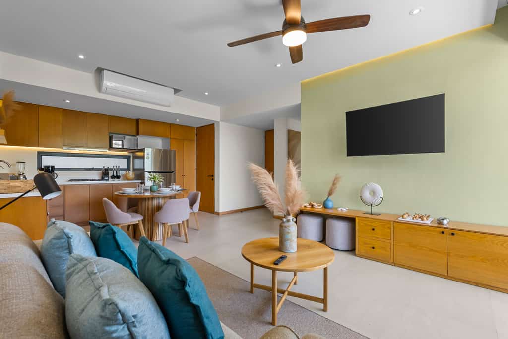 2BR near the ocean with pool, gym, WiFi, and full kitchen.