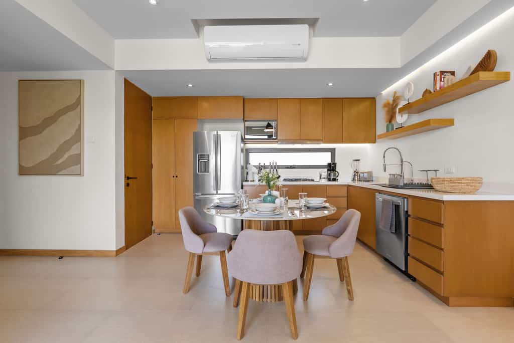 New Home 3BR condo near the ocean with pool, gym, AC, and full kitchen