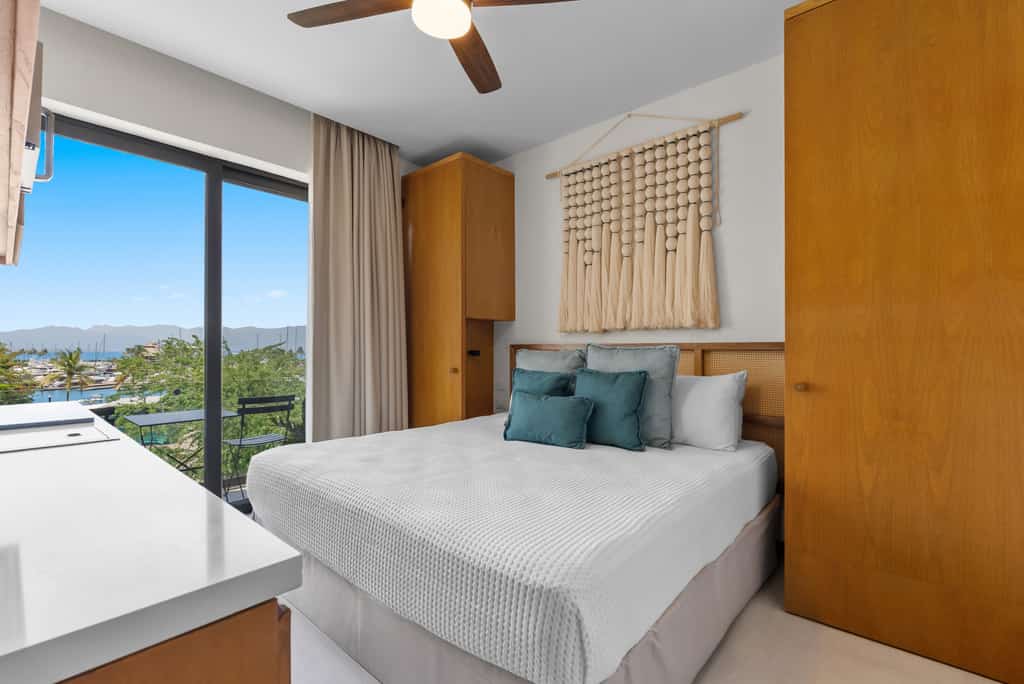 Marina View Condo w/ Rooftop Pool, Gym & Beach Club – La Cruz, sleeps 6