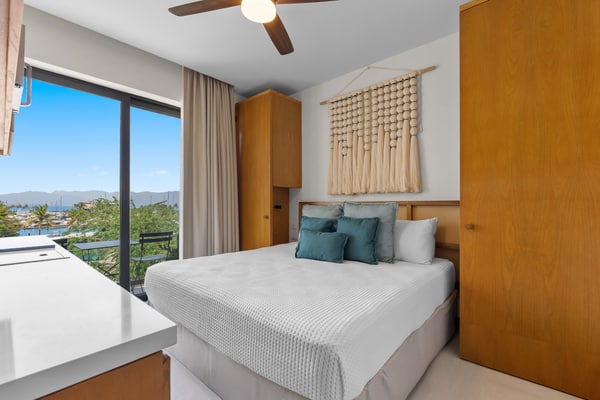 Marina View Condo w/ Rooftop Pool, Gym & Beach Club – La Cruz, sleeps 6