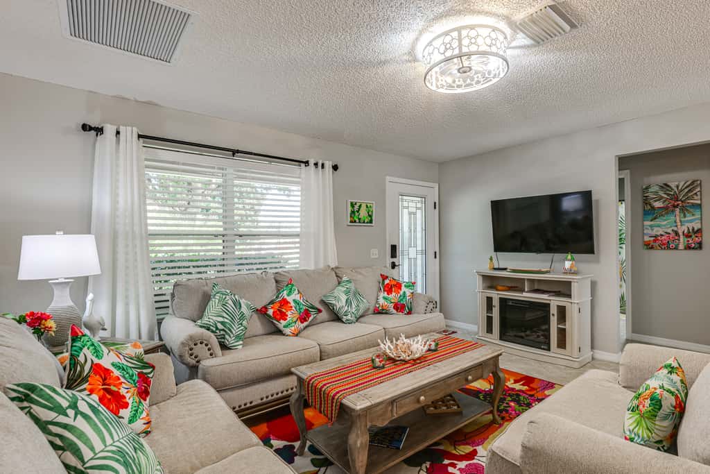 Golf, Dine & Relax Poolside! The Villages Retreat