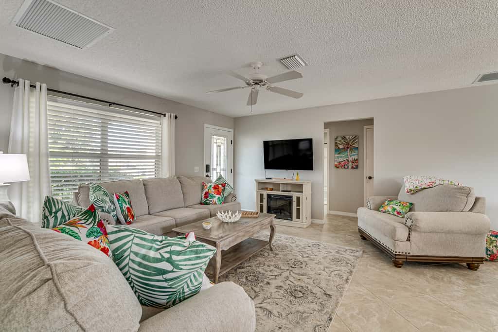 Golf, Dine & Relax Poolside! The Villages Retreat