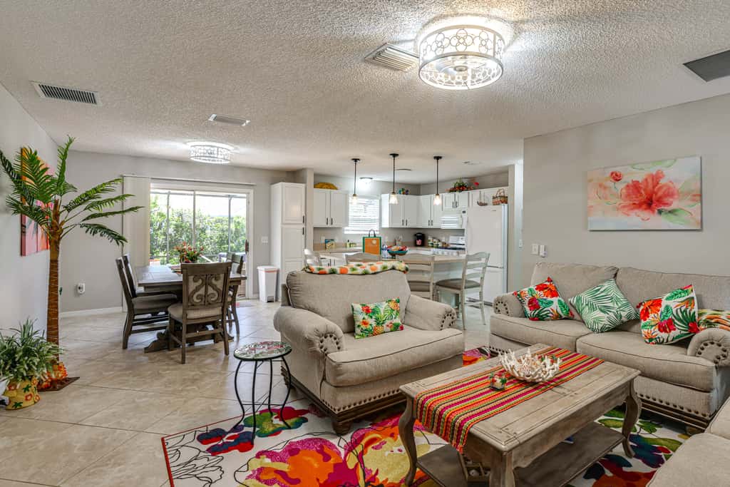 Golf, Dine & Relax Poolside! The Villages Retreat