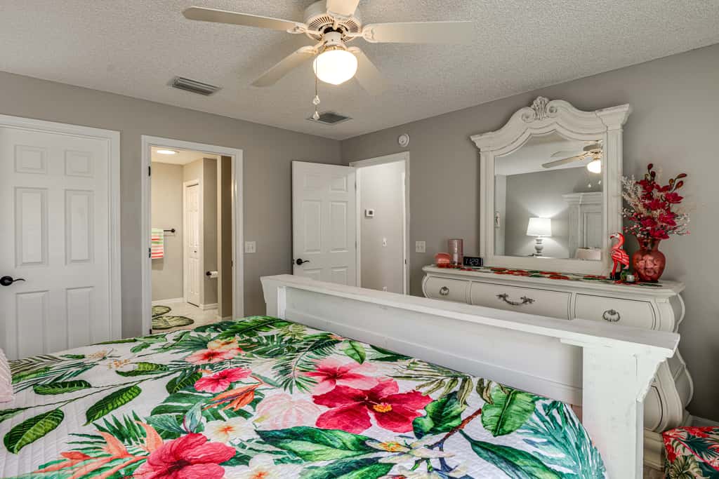 Golf, Dine & Relax Poolside! The Villages Retreat