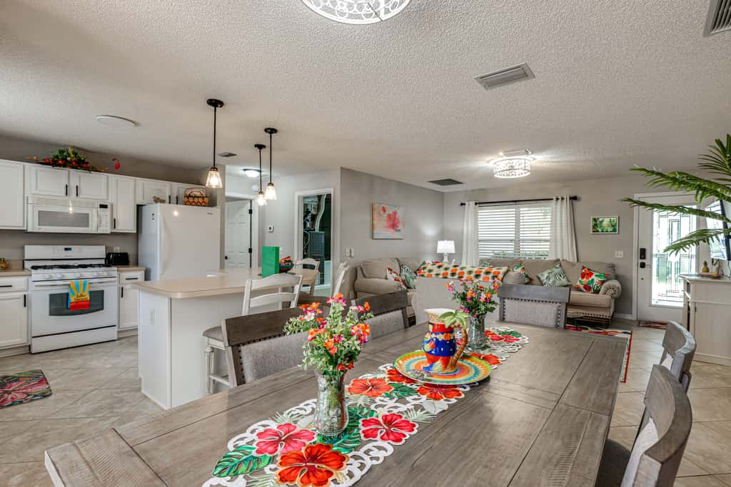 Golf, Dine & Relax Poolside! The Villages Retreat