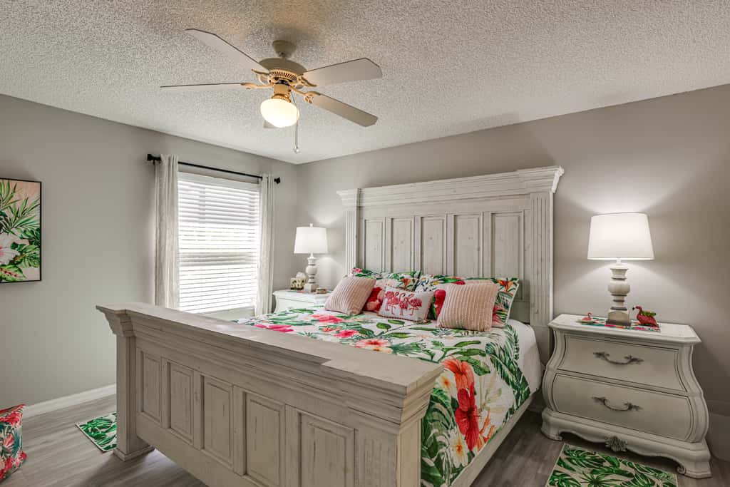 Golf, Dine & Relax Poolside! The Villages Retreat