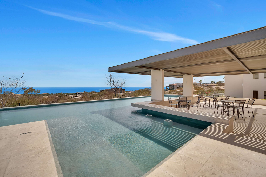 Marvelous brand new 2 BR Condo - Pool /Ocean Views