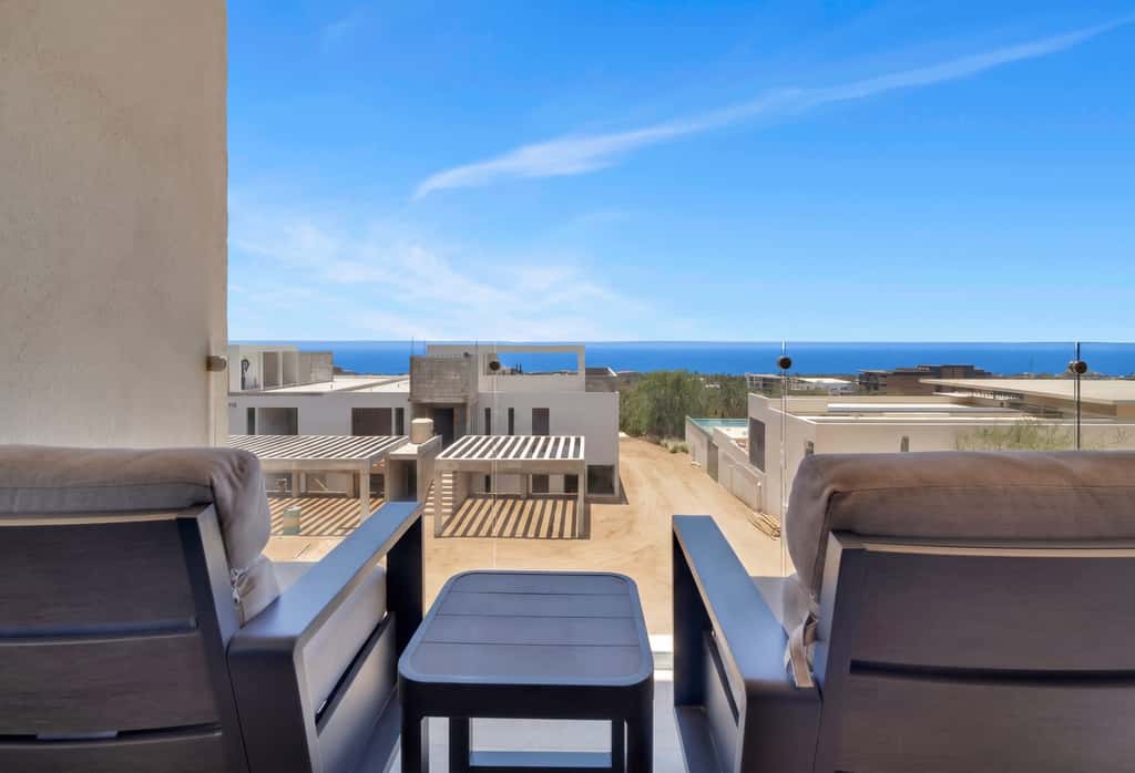 Marvelous brand new 2 BR Condo - Pool /Ocean Views