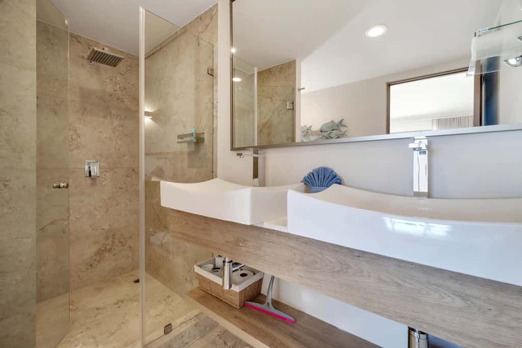 Marvelous brand new 2 BR Condo - Pool /Ocean Views
