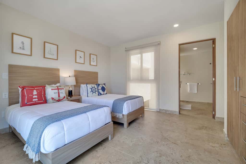 Marvelous brand new 2 BR Condo - Pool /Ocean Views