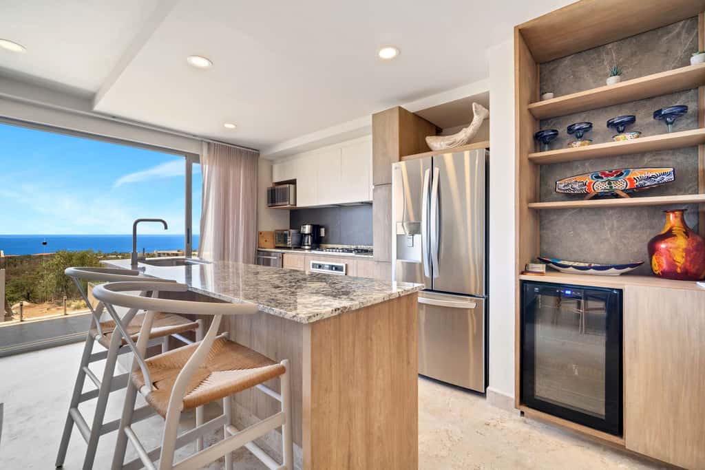 Marvelous brand new 2 BR Condo - Pool /Ocean Views