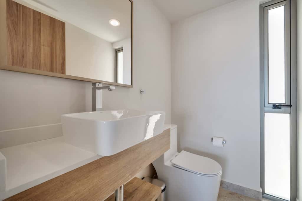 Marvelous brand new 2 BR Condo - Pool /Ocean Views