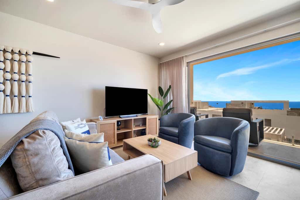 Marvelous brand new 2 BR Condo - Pool /Ocean Views