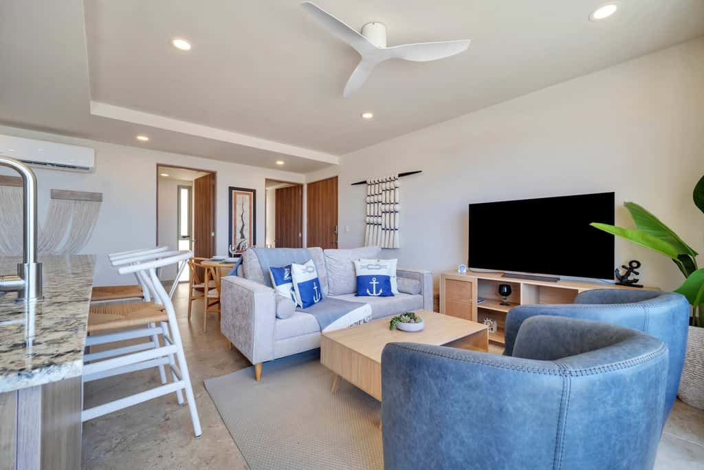 Marvelous brand new 2 BR Condo - Pool /Ocean Views