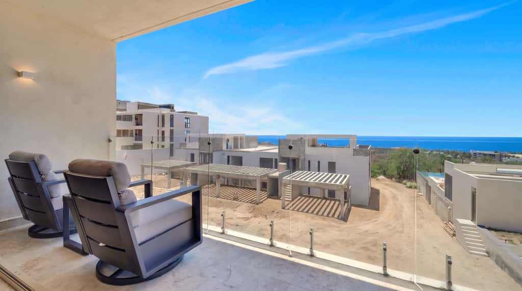 Marvelous brand new 2 BR Condo - Pool /Ocean Views