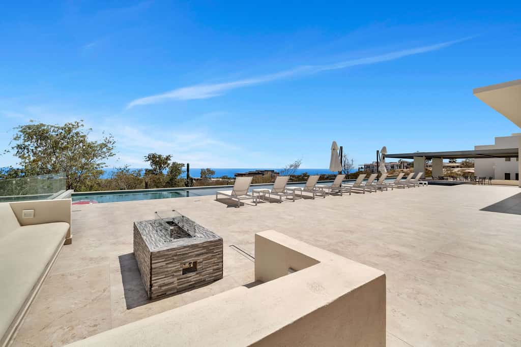 Marvelous brand new 2 BR Condo - Pool /Ocean Views