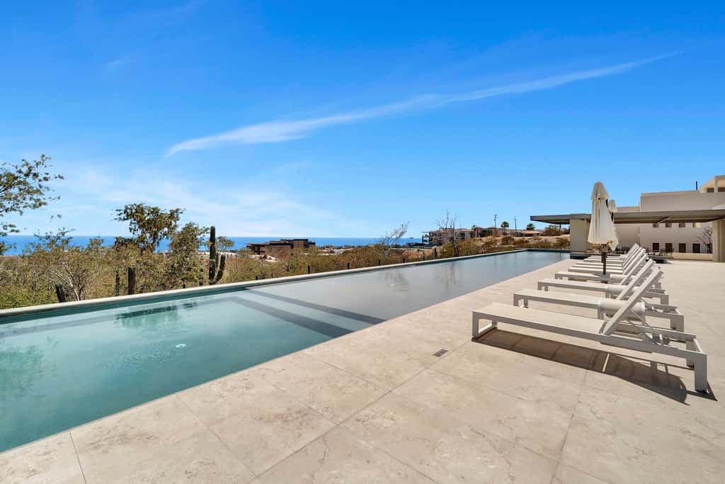 Marvelous brand new 2 BR Condo - Pool /Ocean Views