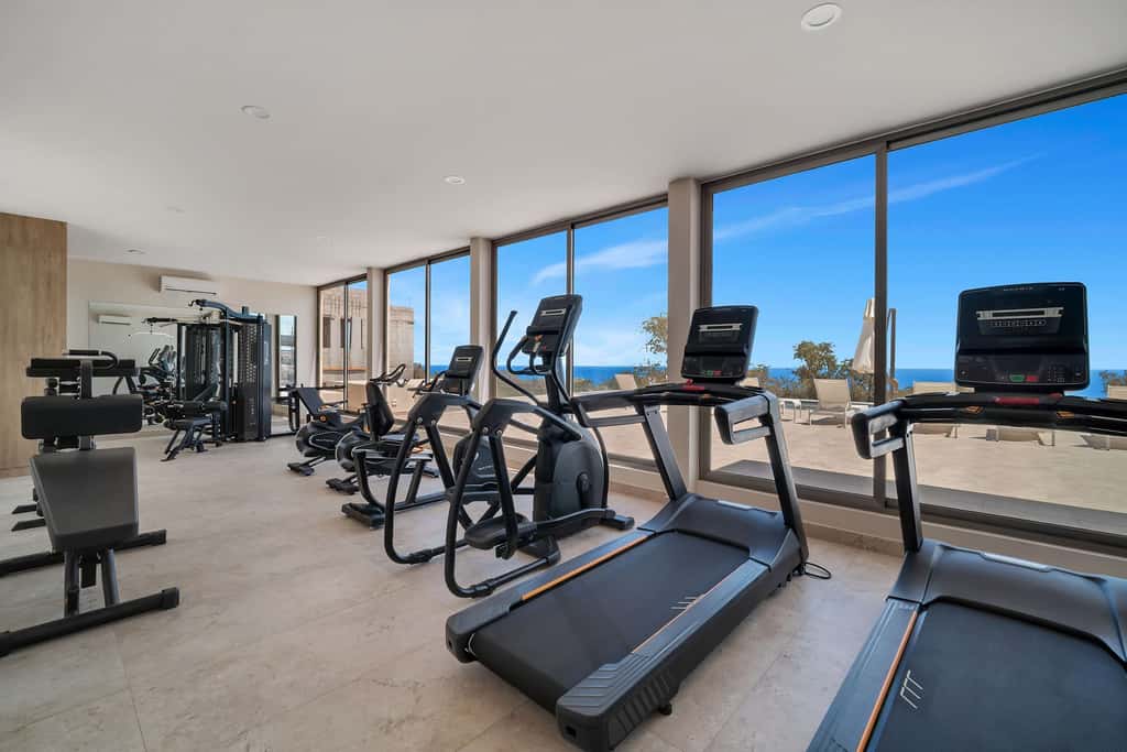 Marvelous brand new 2 BR Condo - Pool /Ocean Views