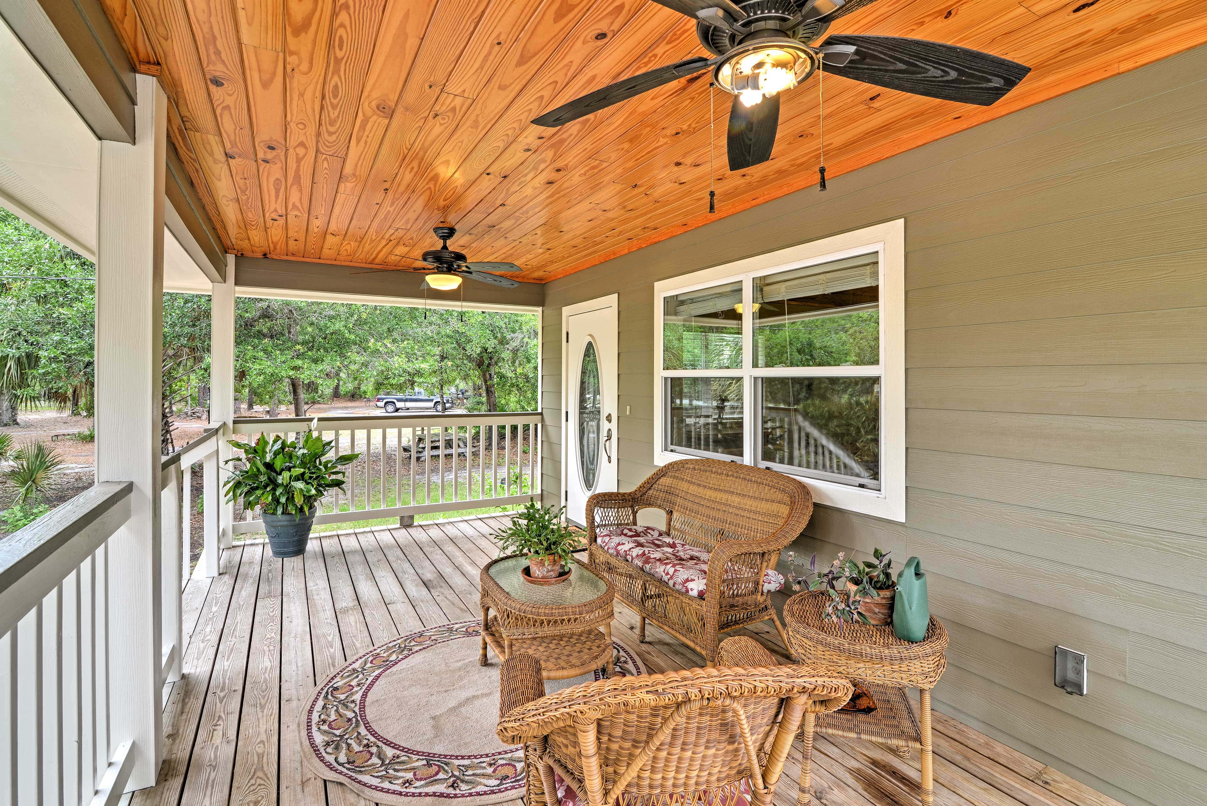 Crystal River Cottage on 1 Acre w/ Deck & Porch!