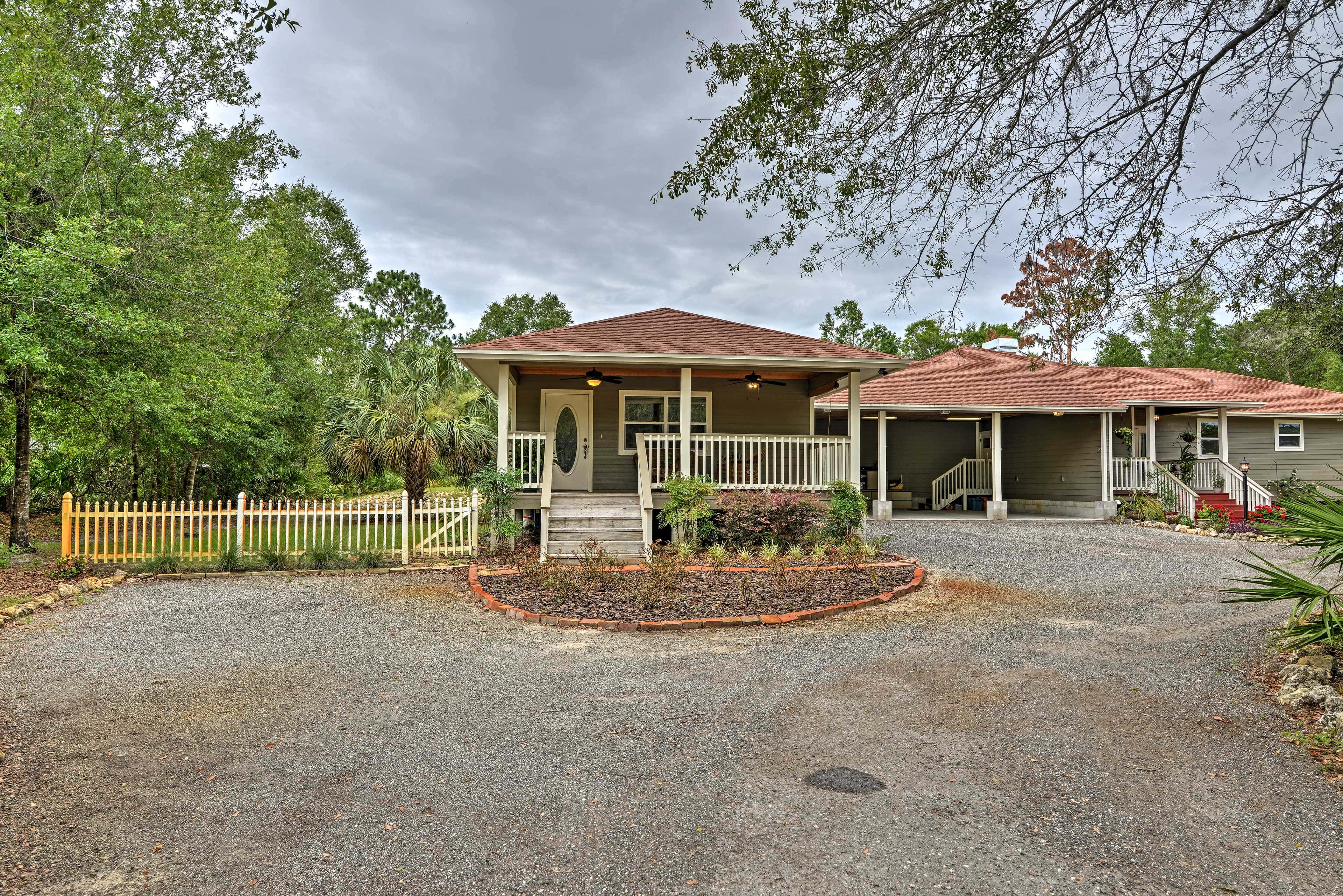 Crystal River Cottage on 1 Acre w/ Deck & Porch!