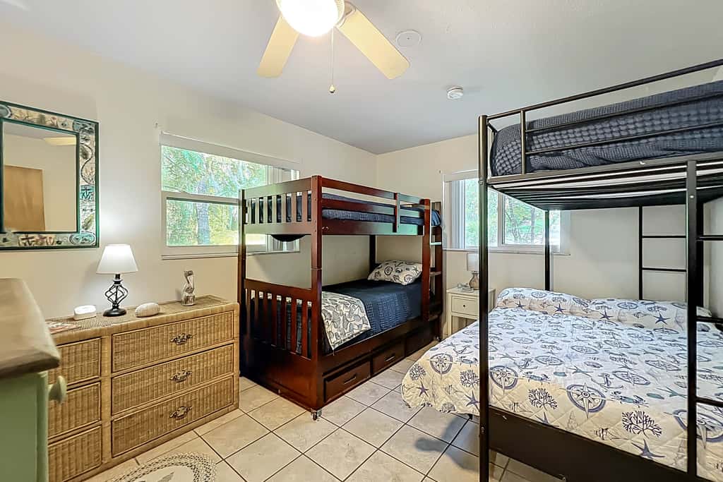 Dock & Kayaks: Riverfront Dunnellon Home!