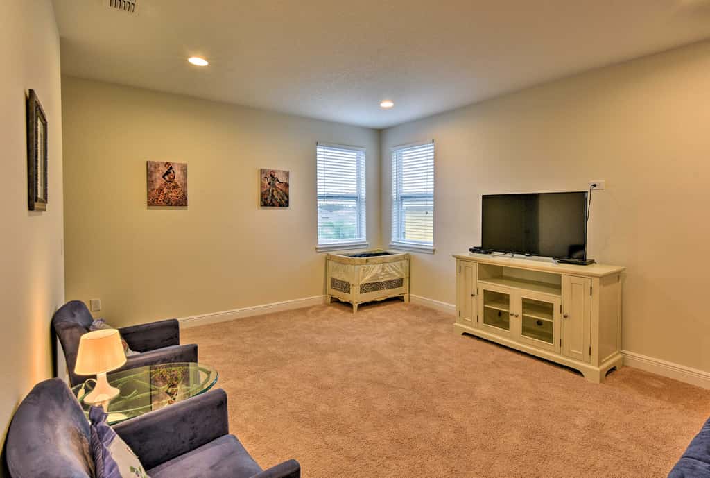 5 Mi to Disney: Oasis w/ Pool & Patio