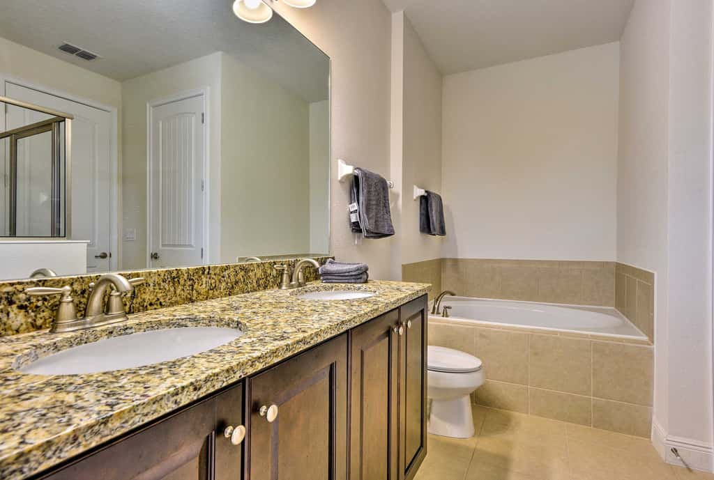 5 Mi to Disney: Oasis w/ Pool & Patio