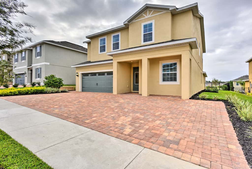 5 Mi to Disney: Oasis w/ Pool & Patio