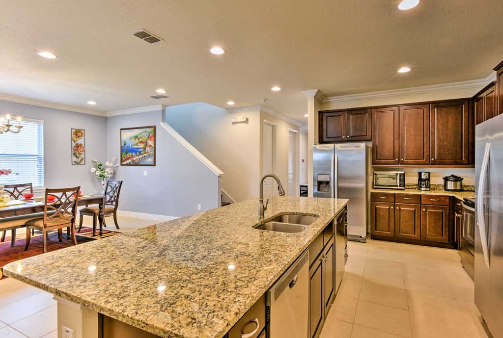 5 Mi to Disney: Oasis w/ Pool & Patio