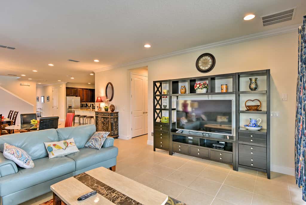 5 Mi to Disney: Oasis w/ Pool & Patio