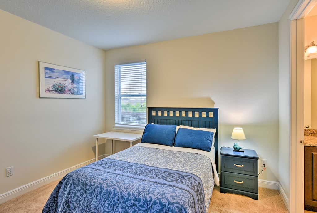5 Mi to Disney: Oasis w/ Pool & Patio