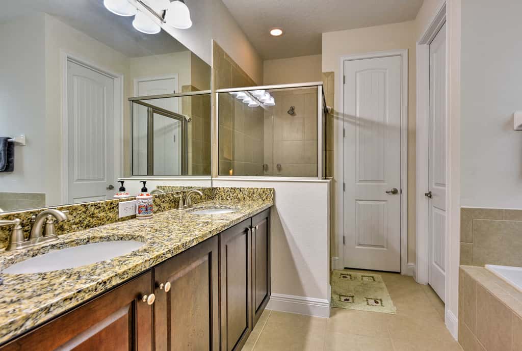5 Mi to Disney: Oasis w/ Pool & Patio