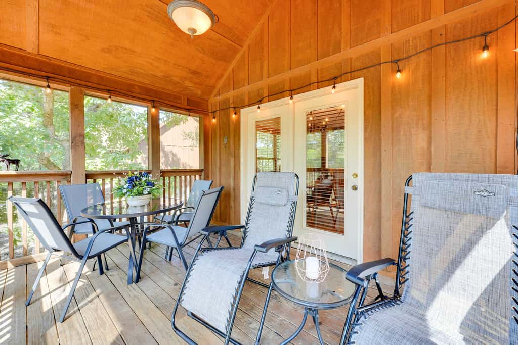 6 Mi to Branson Strip! Lakefront Home w/ Fireplace