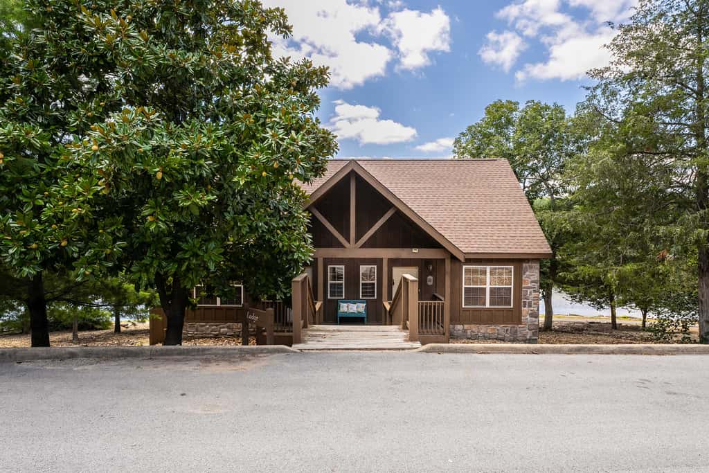 6 Mi to Branson Strip! Lakefront Home w/ Fireplace