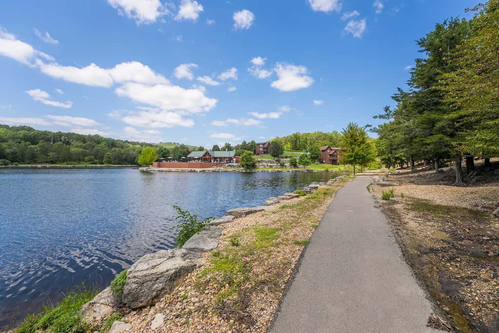 6 Mi to Branson Strip! Lakefront Home w/ Fireplace
