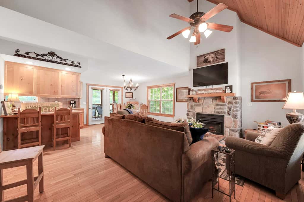 6 Mi to Branson Strip! Lakefront Home w/ Fireplace