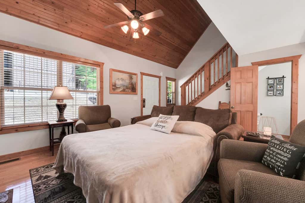 6 Mi to Branson Strip! Lakefront Home w/ Fireplace