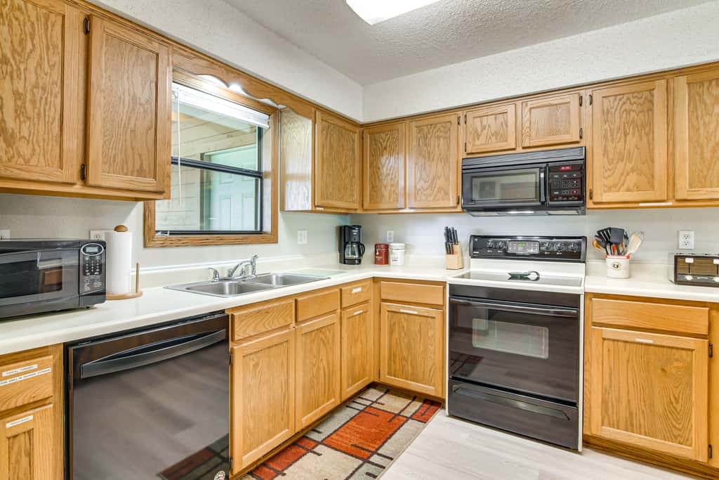 Cozy Branson Townhome 1 Mi to Silver Dollar City!