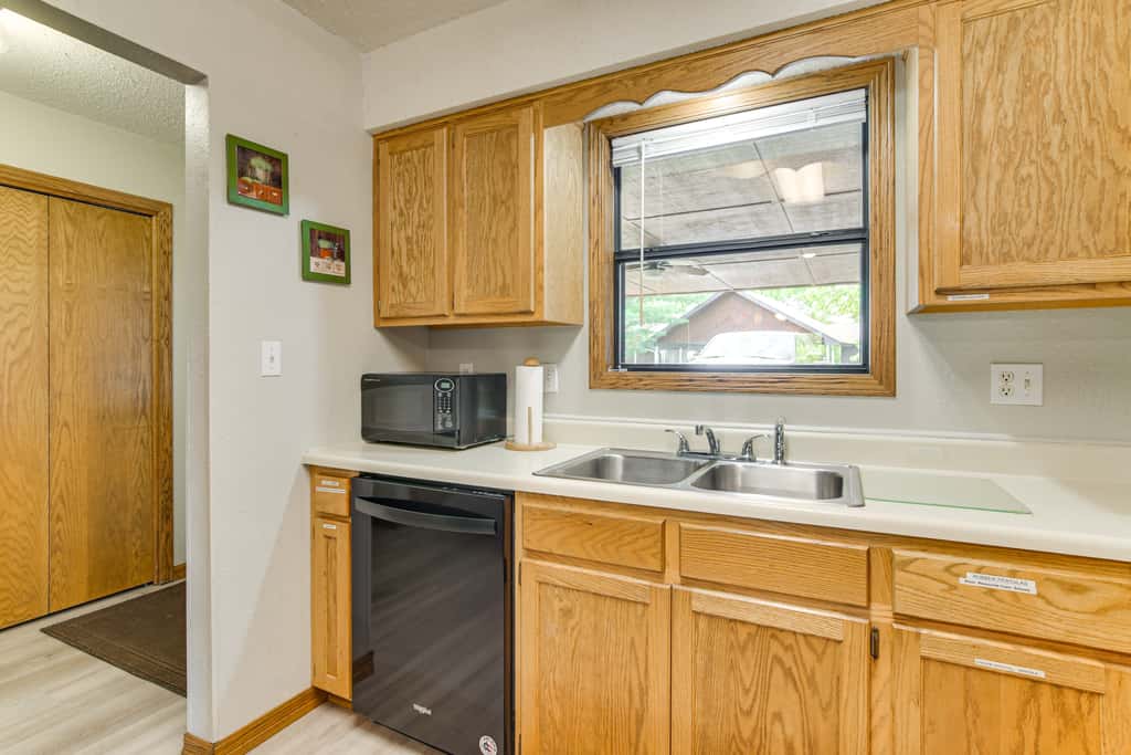 Cozy Branson Townhome 1 Mi to Silver Dollar City!