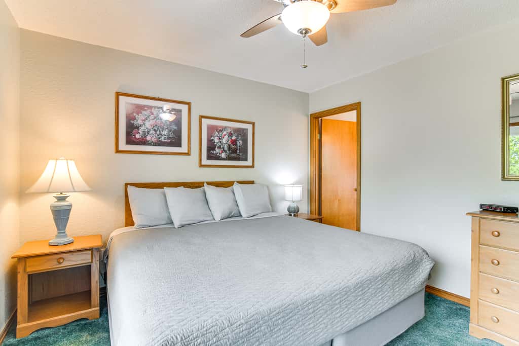 Cozy Branson Townhome 1 Mi to Silver Dollar City!