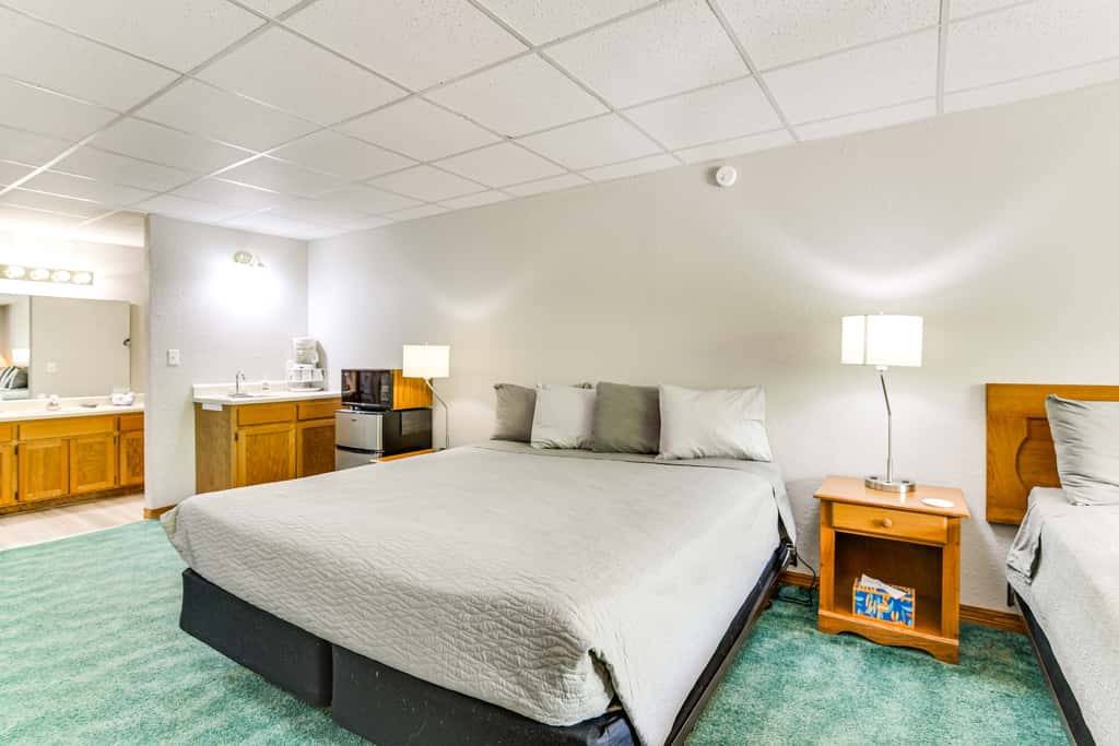 Cozy Branson Townhome 1 Mi to Silver Dollar City!
