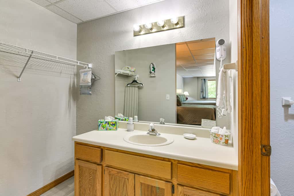 Cozy Branson Townhome 1 Mi to Silver Dollar City!