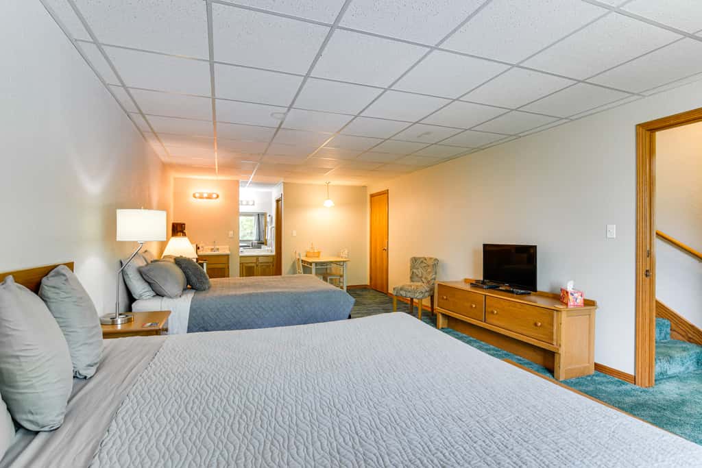 Cozy Branson Townhome 1 Mi to Silver Dollar City!