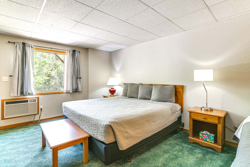 Cozy Branson Townhome 1 Mi to Silver Dollar City!