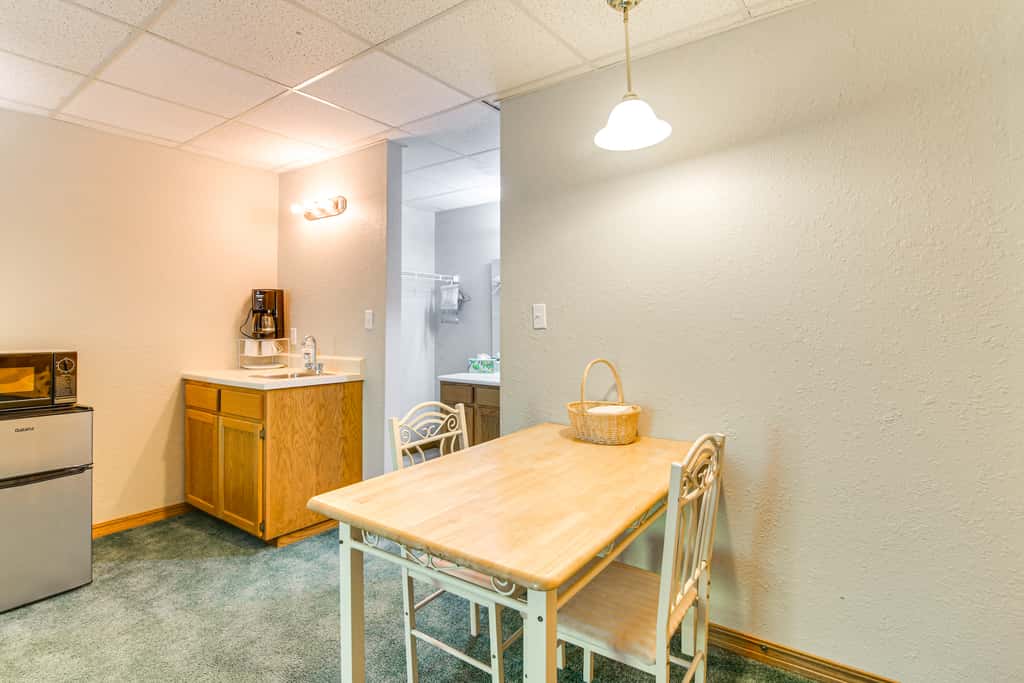 Cozy Branson Townhome 1 Mi to Silver Dollar City!