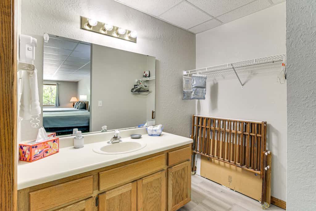 Cozy Branson Townhome 1 Mi to Silver Dollar City!