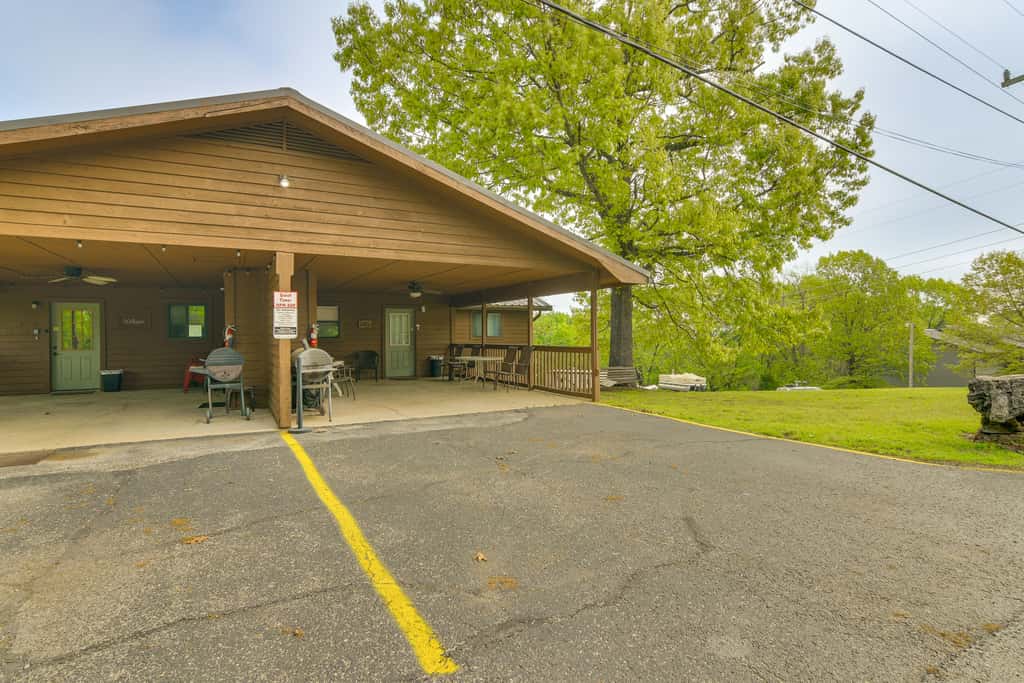 Cozy Branson Townhome 1 Mi to Silver Dollar City!